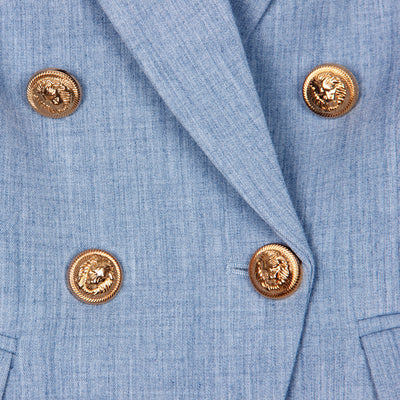 L'élégance boutonnée