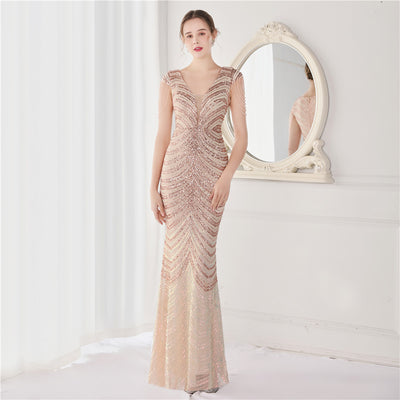 Robe à paillettes florales