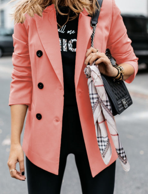 Blazer à boutons audacieux