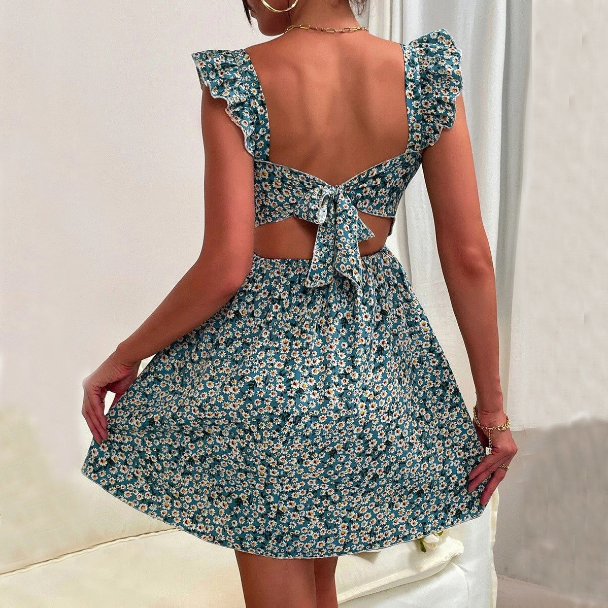 Robe d'été avec nœud dans le dos