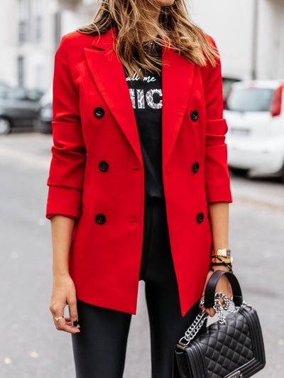 Blazer à boutons audacieux