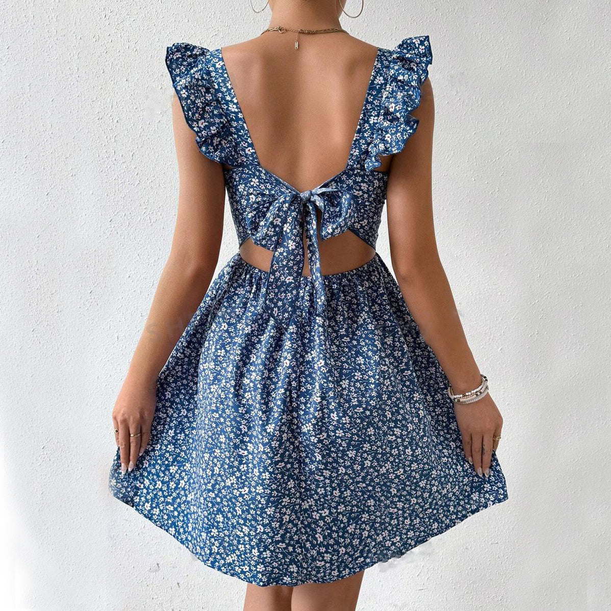 Robe d'été avec nœud dans le dos