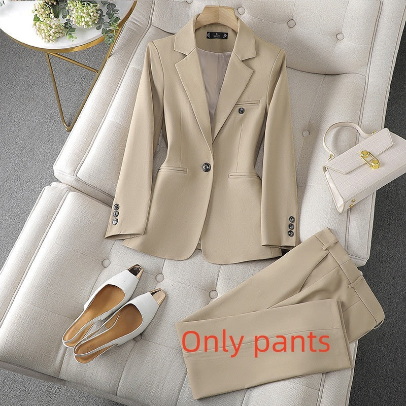 Costume de bureau pour femme