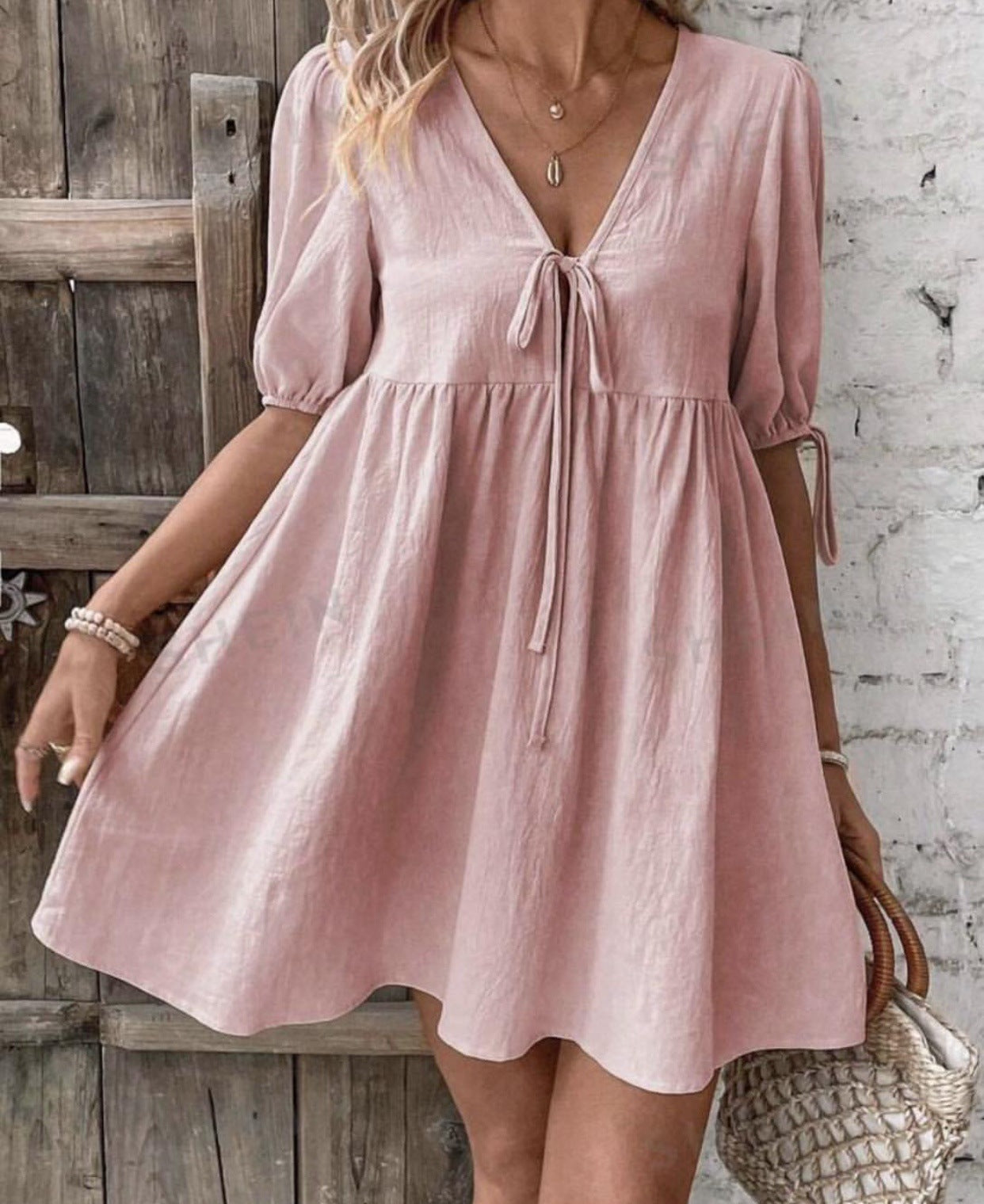 Robe nouée à col en V