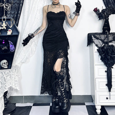 Robe fendue en dentelle