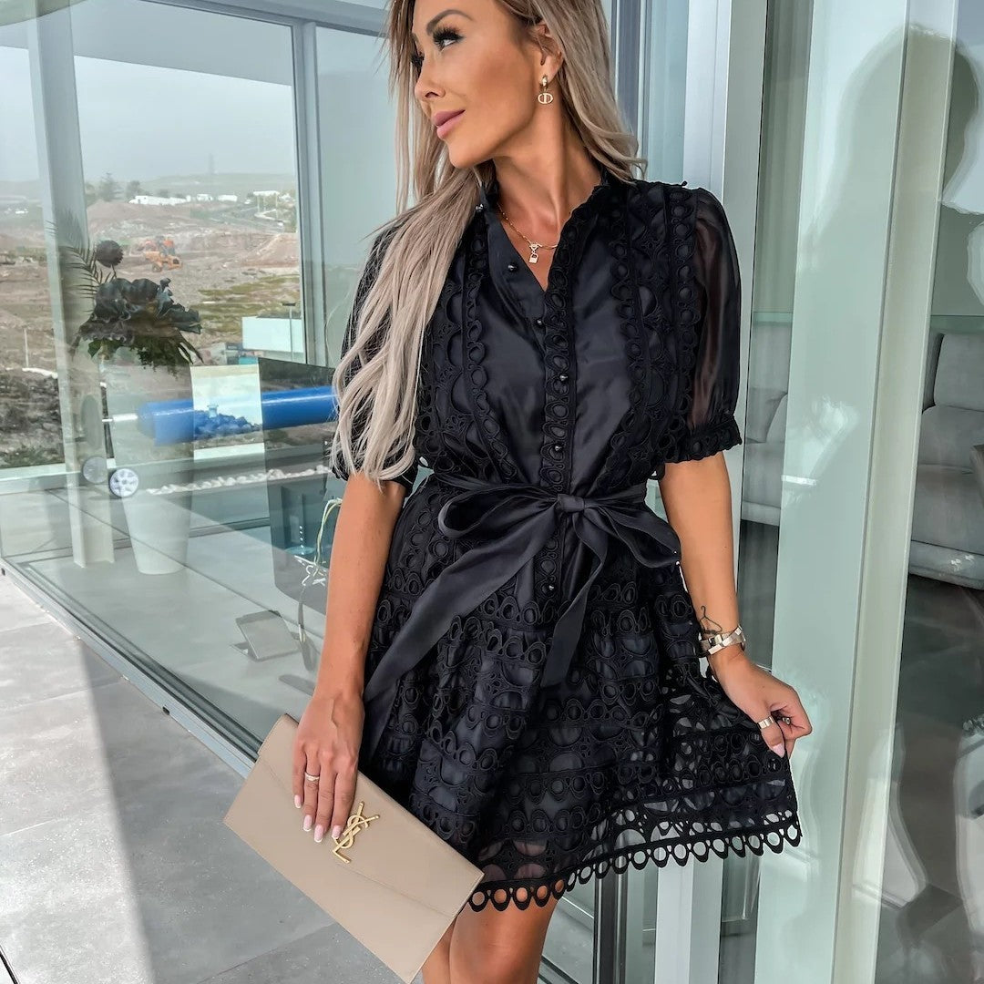 Mini robe en dentelle