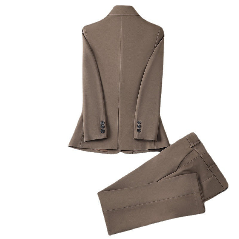 Costume de bureau pour femme