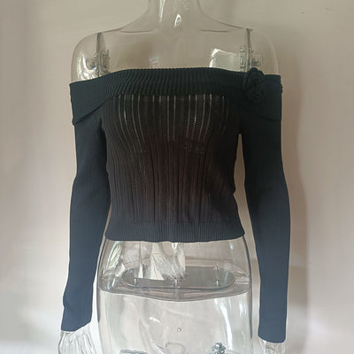 Pull fleuri à épaules dénudées