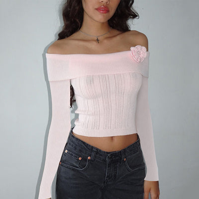 Pull fleuri à épaules dénudées