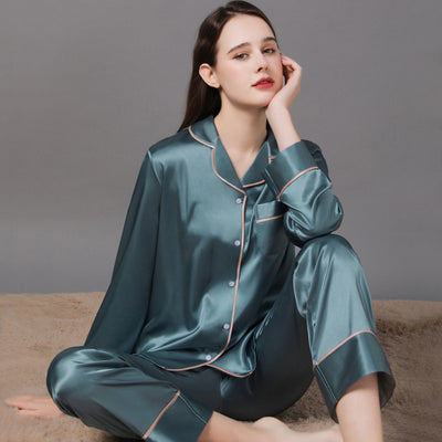 Pyjamas en soie pour femmes