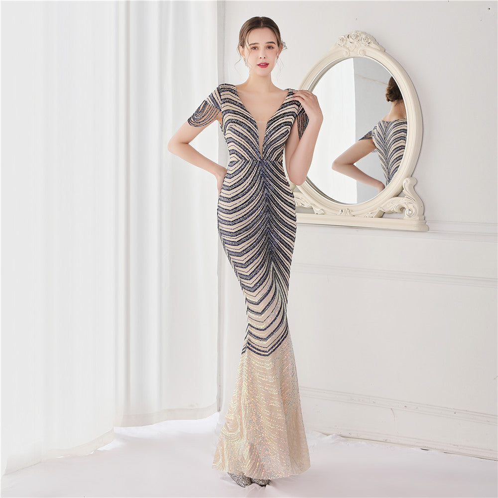 Robe à paillettes florales
