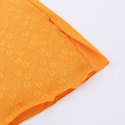 Robe fendue en dentelle