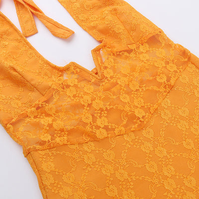 Robe fendue en dentelle