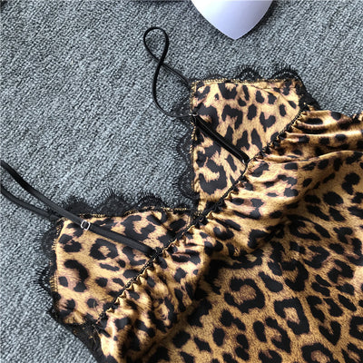 Ensemble de vêtements d'intérieur en soie