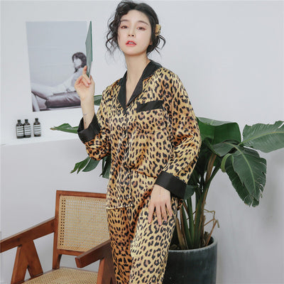 Ensemble de vêtements d'intérieur en soie