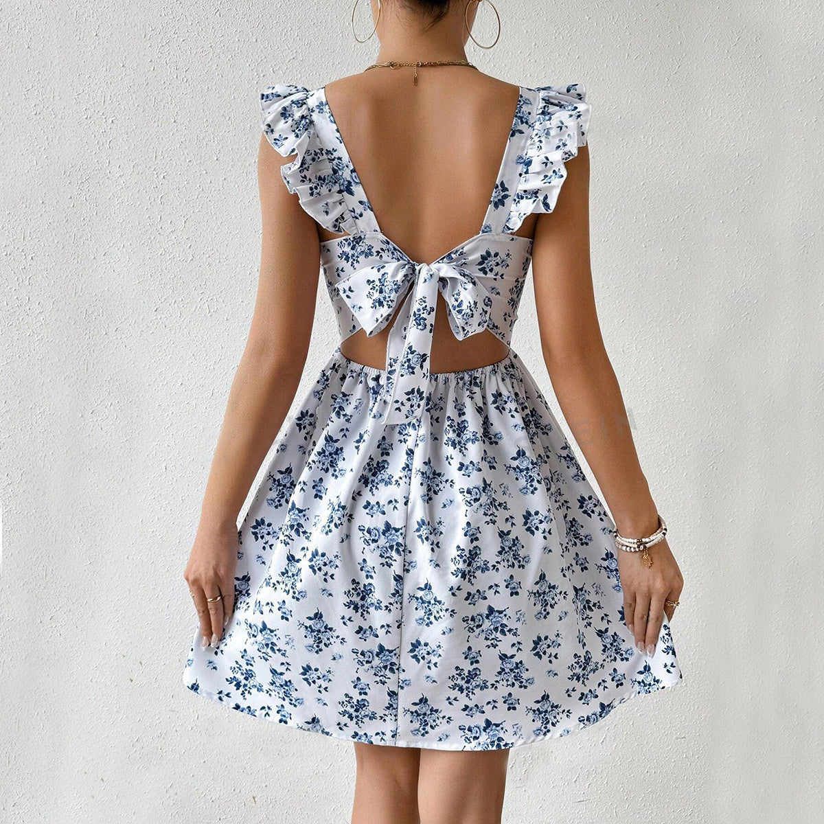 Robe d'été avec nœud dans le dos