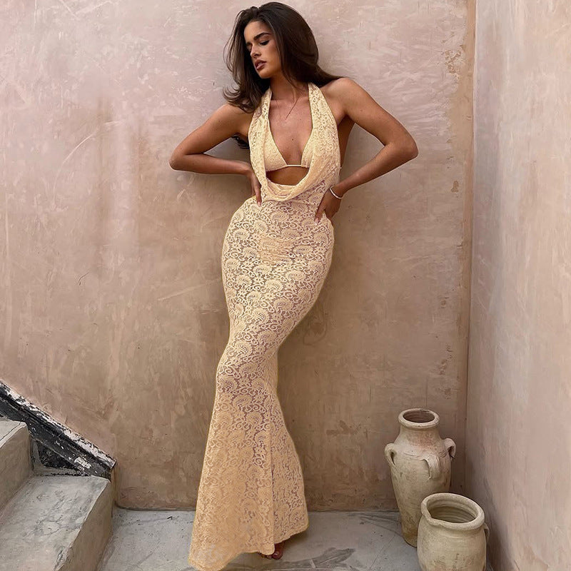 Robe dos nu en dentelle