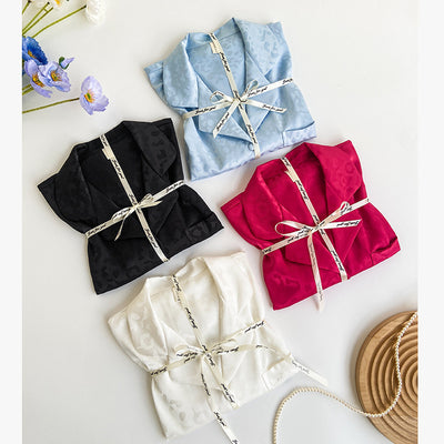 Pyjama à bordure en plumes