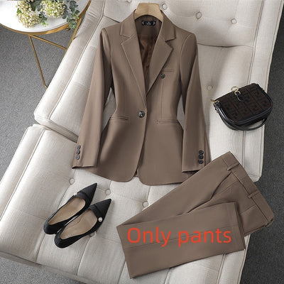 Costume de bureau pour femme